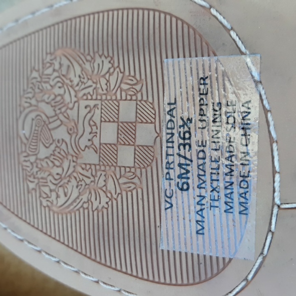 NWT VINCE CAMUTO PRTINDAL SLIDE SANDAL - Picture 7 of 8